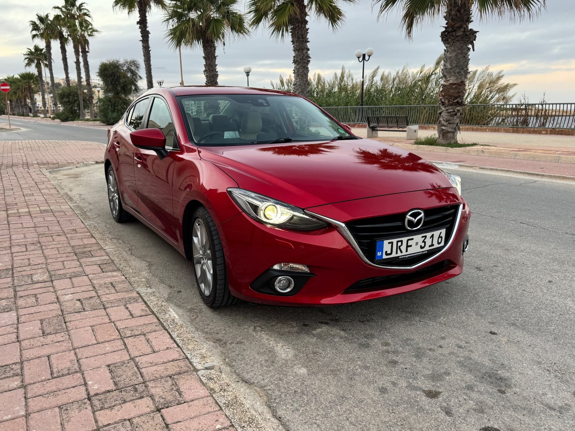 2015 Mazda Mazda3 SKYACTIV-D High Touring 1