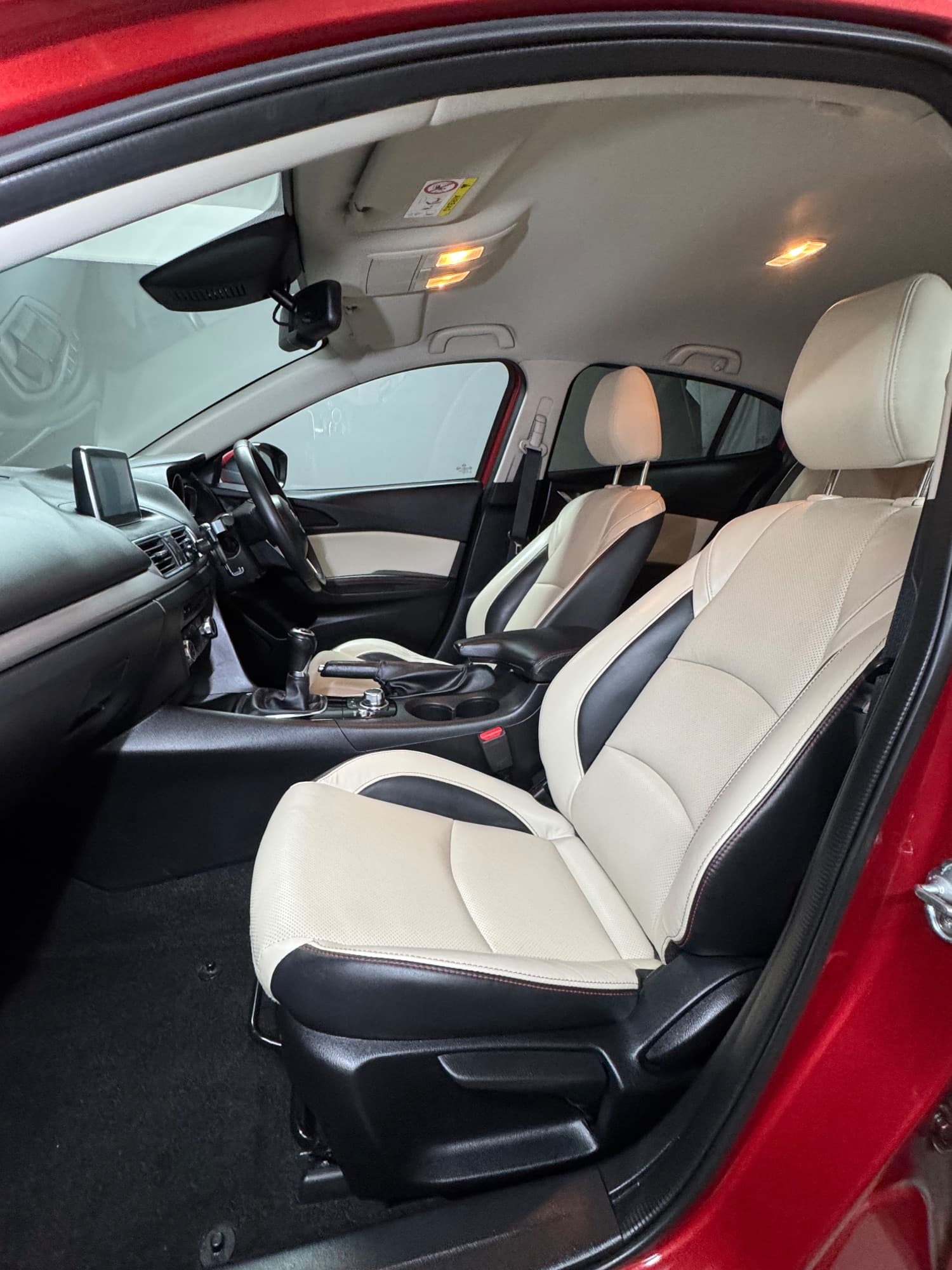 2015 Mazda Mazda3 SKYACTIV-D High Touring 9