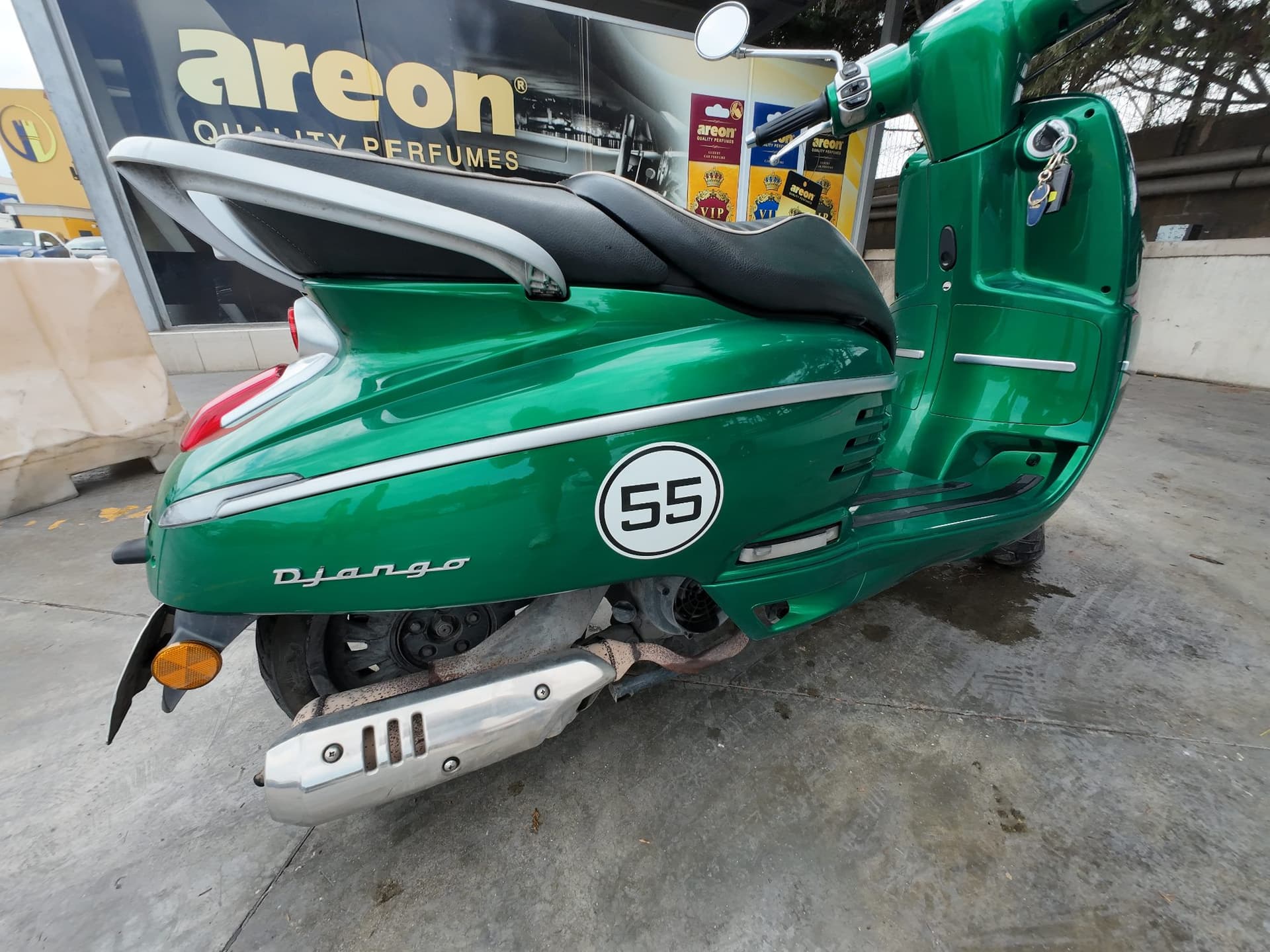 2022 Peugeot Django 125 Racing Green 6
