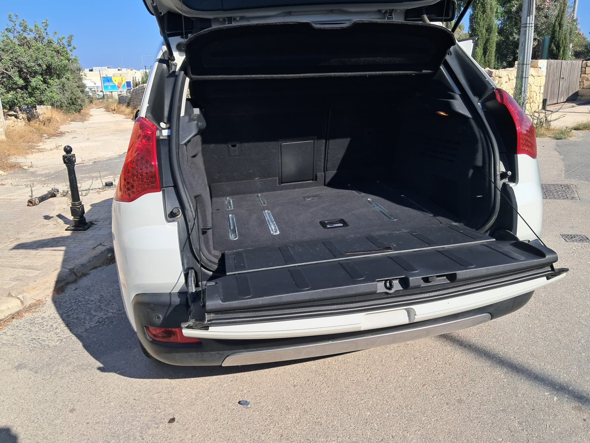 2012 Peugeot 3008 Hybrid 11