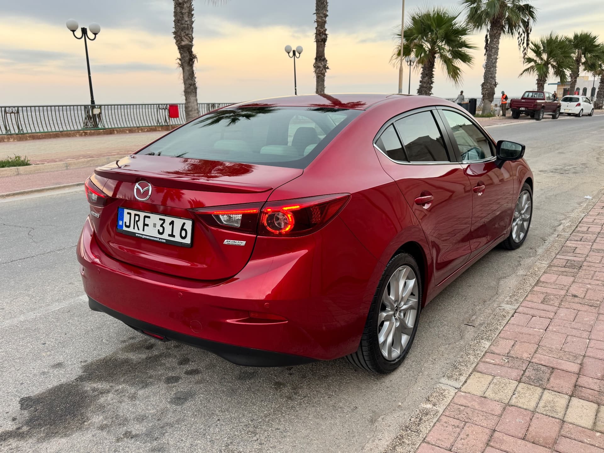 2015 Mazda Mazda3 SKYACTIV-D High Touring 2