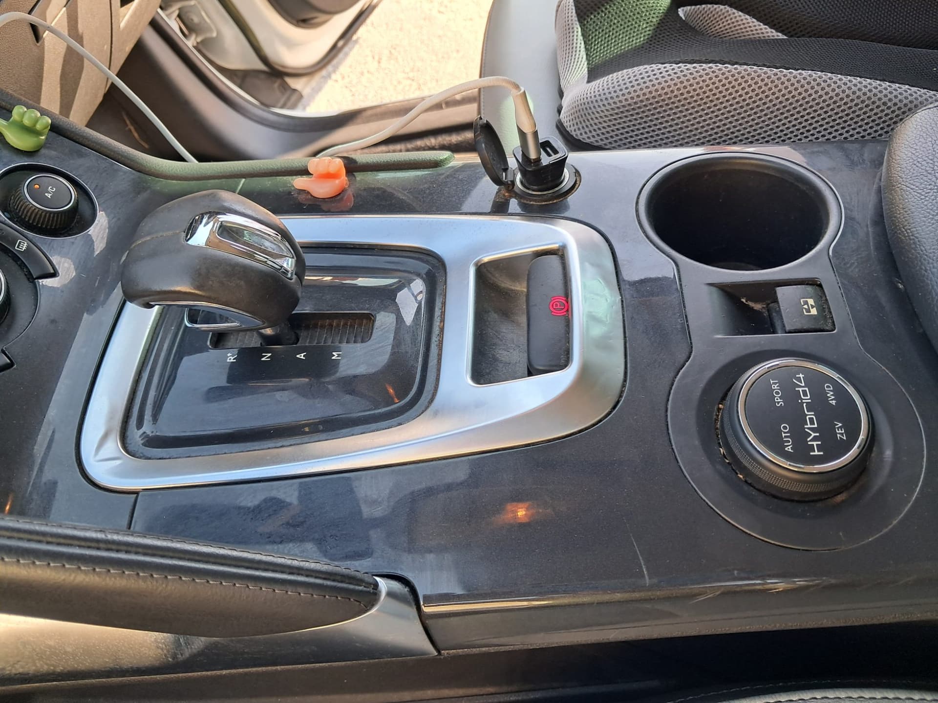 2012 Peugeot 3008 Hybrid 8