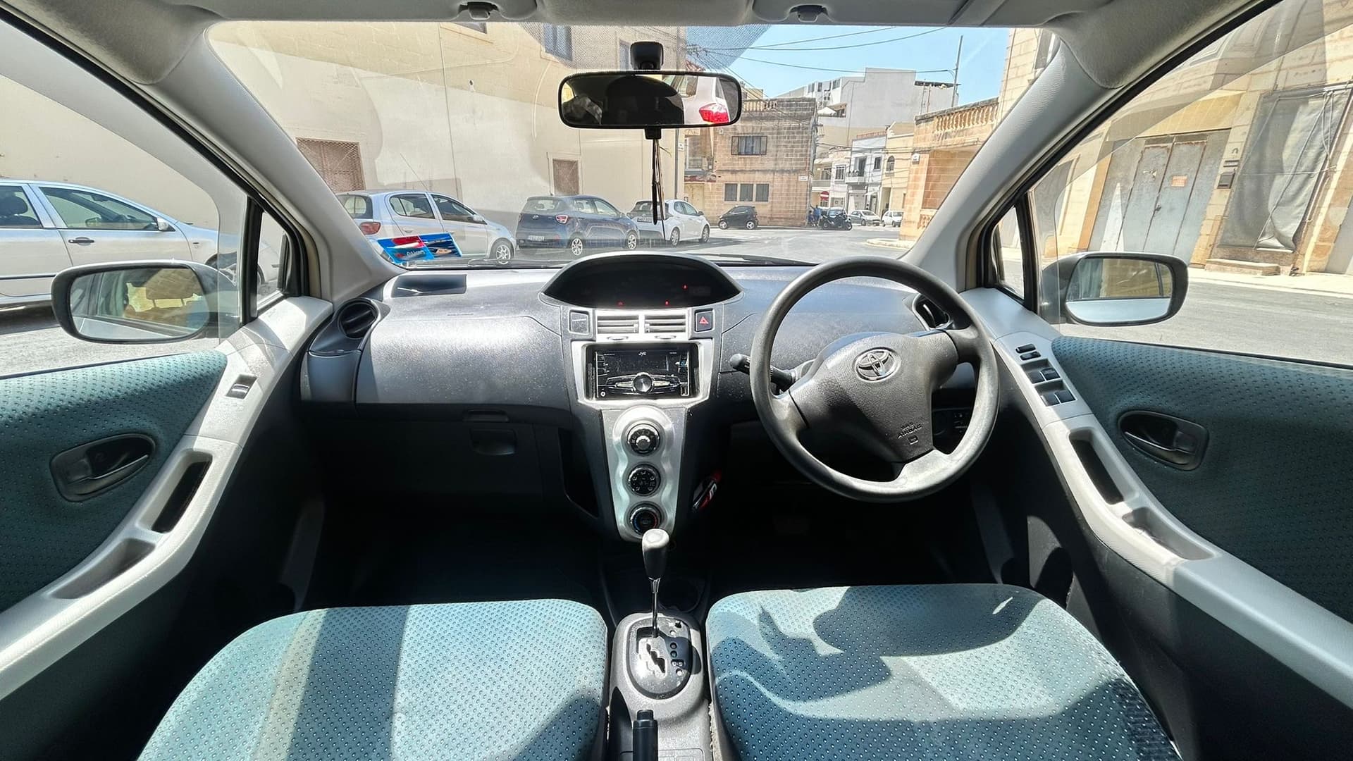 2007 Toyota Vitz 2