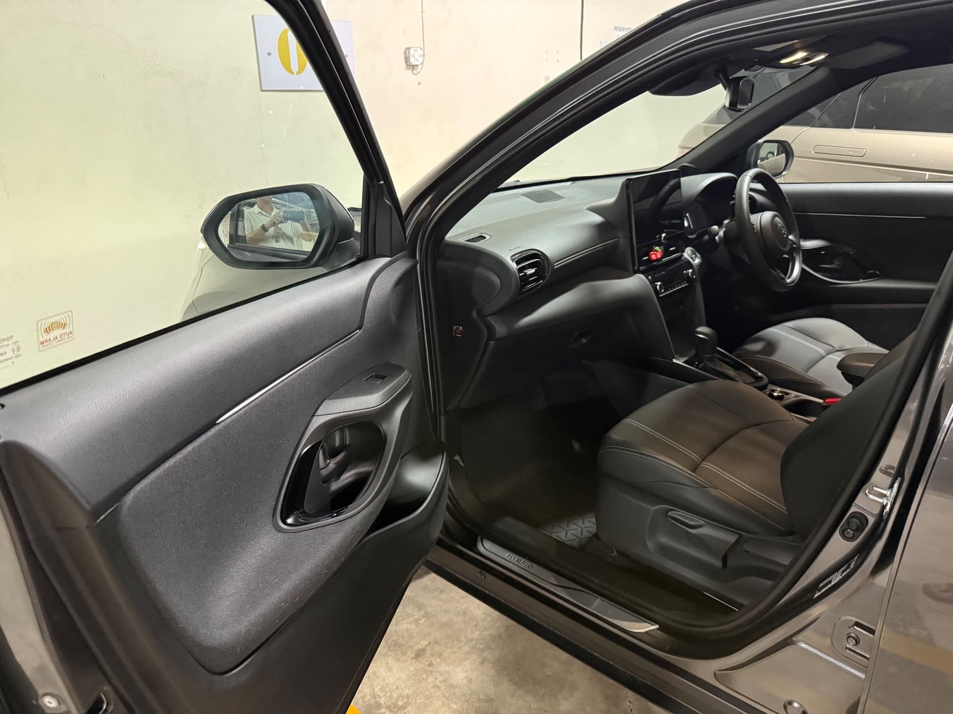 2025 Toyota Yaris Cross Excel 5